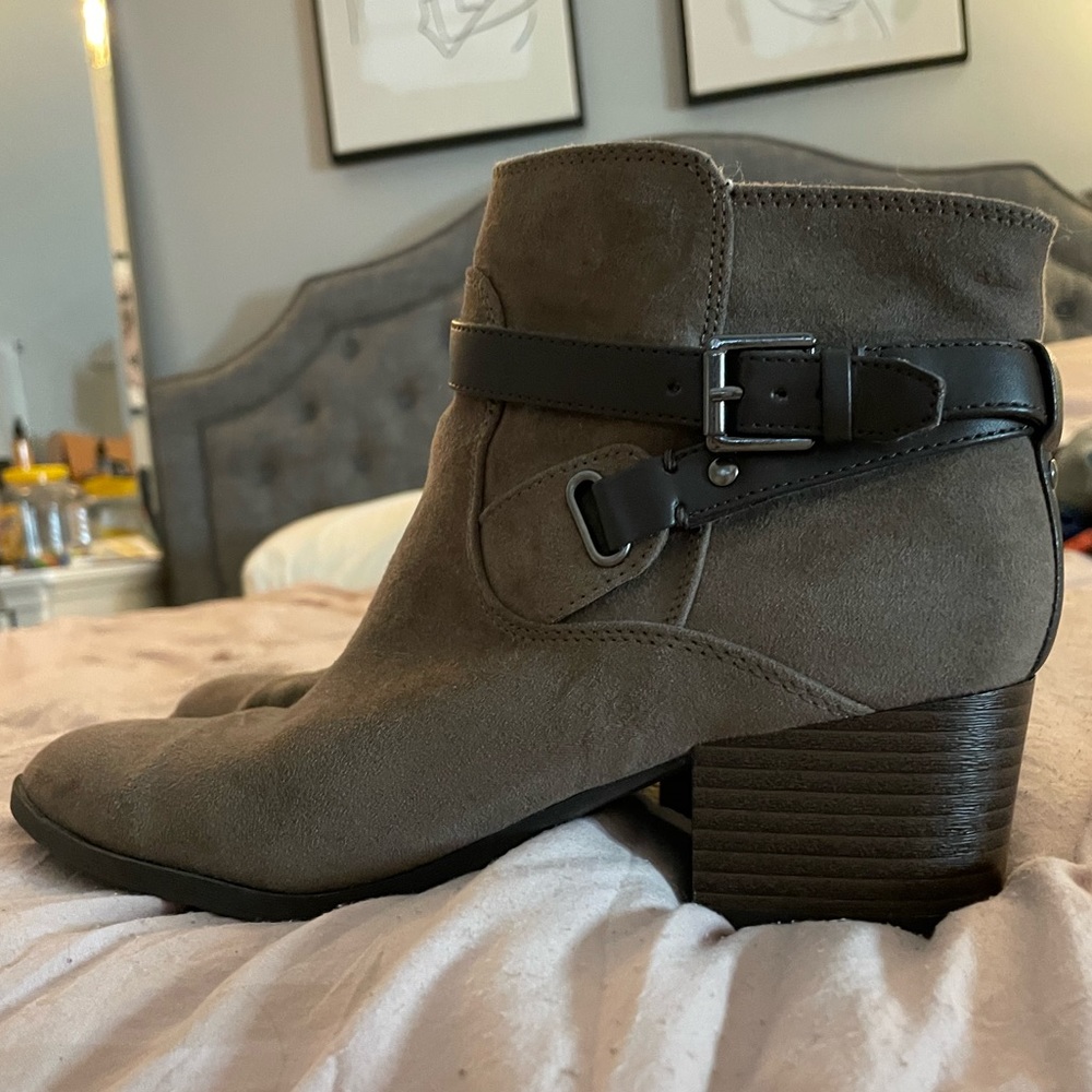 UNISA BROWN TAUPE BOOTIES 7.5 BARELY WORN